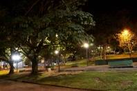 Praças vão receber mais iluminação pública, na rua Inambú a Praça do Bosque já recebeu nova iluminação - Fotografo: Rogerio da Silva - Data: 24/07/2013