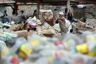 Lixo reciclado é separado em cooperativas em Joinville - Fotografo: Rogerio da Silva - Data: 10/05/2016