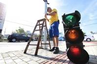 Instalação de Semáforos no cruzamento das ruas Blumenau com Timbó - Fotografo: Rogerio da Silva - Data: 28/11/2013