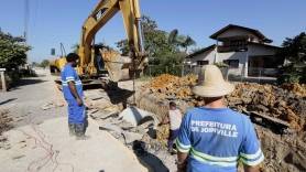 Subprefeitura Oeste realiza drenagem no na rua Harold Miers Bairro Vila Nova - Fotografo: Rogerio da Silva - Data: 09/06/2015