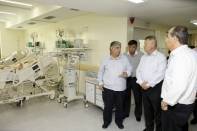 Prefeito Udo Döhler, vice-governador Eduardo Pinho Moreira e vice-prefeito Rodrigo Coelho e secretários de saúde durante visita ao Hospital Regional Hans Dieter Schmidt - Fotografo: Jaksson Zanco - Data: 14/01/2013