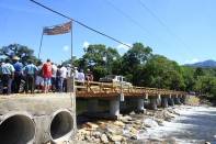 A ponte Curt Weege, estrada Quiriri, foi oficialmente entregue para a comunidade neste sábado (17/12). A ponte passou por total reforma depois de ser destruída pelas fortes chuvas.    - Fotografo: Kátia Nascimento - Data: 18/12/2011