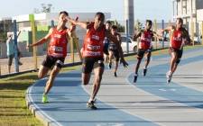 Equipe atletismo masculino da Felej participando do 4 x 100 nos 54º  Jasc em Itajaí= Atleta Kaynan Xavier. - Fotografo: Phelippe José da Silva - Data: 16/11/2014