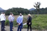 Equipe da Prefeitura Municipal visitoria Estrada do Salto II onde será feita obra de drenagem - Fotografo: Jaksson Zanco - Data: 03/10/2013