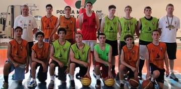 Equipe que representará Santa Catarina no Brasileiro Masculino de Basquete Sub-15 - Fotografo: CBB/Divulgação - Data: 06/12/2013