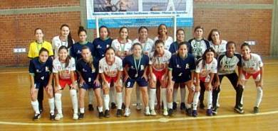 Atletas do futsal e futebol feminino de Joinville em amistoso em Curitiba  - Fotografo: Divulgação - Data: 16/04/2013