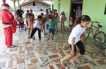 	A Secretaria de Planejamento Orçamento e Gestão (SEPLAN) distribuiu brinquedos para crianças do bairro Morro do Meio nesta terça-feira (13/12). Os brinquedos foram arrecadados entre os funcionários - Fotografo: Kátia Nascimento - Data: 13/12/2011