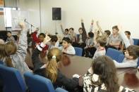 	Alunos da Escola Municipal Presidente Arthur da Costa e Silva no bairro Rio Bonito, visitaram o Colegiado da Prefeitura de Joinville na manhã desta quarta-feira (01/11) e fizeram perguntas para o vice-prefeito Ingo Butzke - Fotografo: Kátia Nascimento - Data: 01/11/2011