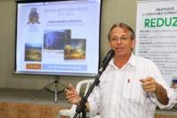Durante a abertura da palestra " Mudanças Climáticas Globais e Seus Impactos para a Cidade de Joinville" com o reitor da Univille, Professor Dr., Paulo Ivo Koehntopp, o prefeito de Joinville, Carlito Merss destacou o que a prefeitura tem feito para reduzir o impacto com os alagamentos - Fotografo: Mauro Artur Schlieck - Data: 22/11/2011