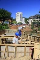 Tempo bom acelera obra da Ponte Charlot.  - Fotografo: Mauro Artur Schlieck - Data: 17/11/2011