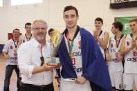 Atleta Alexei recebe das maõs do presidente da Fesporte o troféu de bi-campeão dos 27º  Joguinhos Abertos - Fotografo: Phelippe José - Data: 02/08/2014