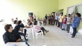 Grupo de idosos recebe o pelotão mirim da Assistência Social, na Semana do Idoso - Fotografo: Rogerio da Silva - Data: 28/09/2015
