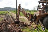 limpeza e retirada de entulhos na estrada dos suiços no vila nova - Fotografo: Phelippe Jose - Data: 28/01/2014