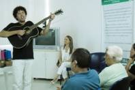 No aniversário de 22 anos do Centrinho, nesta terça-feira (27/3), dez pacientes com deficiência auditiva receberam aparelhos auditivos. Eles comemoraram com a presença do músico Dentinho - Fotografo: Divulgação/Centrinho - Data: 27/03/2012