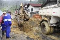 Obra de drenagem na Rua Zozel  o Parque Guarani. - Fotografo: Phelippe José - Data: 20/07/2015