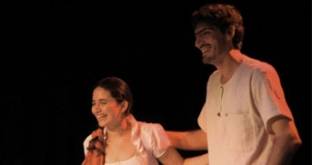 A Escola de Música Villa-Lobos apresenta nesta quinta (24/5) o projeto Portal Sonoro com a participação do músico argentino Marcos Archetti. O evento será realizado no Teatro Juarez Machado, às 20 horas, com a participação de alunos e da cantora Ana Paula da Silva. - Fotografo: Fonte: site carosouvintes.org.br - Data: 22/05/2012