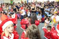 A comunidade do bairro região de cobertura da Secretaria Regional do Jardim Paraíso recebeu neste sábado (10/12) a programação do Natal dos Sonhos. Uma das apresentações culturais ficou por conta dos alunos do CEI Sorriso de Criança. - Fotografo: Mauro Artur Schlieck - Data: 10/12/2011