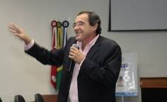 Paulo Roberto de Freitas(Bebeto) proferindo palestra no IIº  Seminário de Capacitação e Formação profissional em Esporte, Lazer e Eventos. - Fotografo: Phelippe José da Silva - Data: 10/12/2014