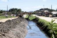 Obras da Subprefeitura Sudeste, limpeza de vala na rua Alfredo Wersdoerfer - Fotografo: Rogerio da Silva - Data: 28/08/2013