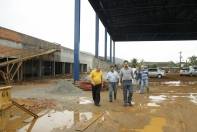 O vice-prefeito, Ingo Butzke, visitou na manhã desta quinta-feira (01/11) as obras do Centro de Cultura e Esporte Aventureiro. - Fotografo: Kátia Nascimento - Data: 01/11/2012