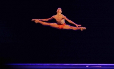 30º Festival de Dança de Joinville - Balé Clássico - Solo Masculino - Categoria Sênior - Grupo Balé Jovem do Centro Cultural Gustav Ritter - Coreografia - Por um Momento. - Fotografo: Mauro Artur Schlieck - Data: 19/07/2012