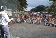 A programação do Natal dos Sonhos desta quinta-feira chegou até a região de cobertura do Costa e Silva. O secretário regional Pedro Campos deu as boas vindas a todos. - Fotografo: Mauro Artur Schlieck - Data: 15/12/2011