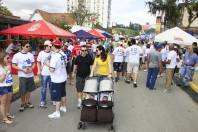 O sábado (22/10) está movimentado na Via Gastronômica de Joinville. O Stammtisch é uma promoção da CDL e vai arrecadar alimentos que serão doados por meio da Secretaria de Assistência Social de Joinville - Fotografo: Mauro Artur Schlieck - Data: 22/10/2011