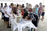 Felej Implanta mais um Núcleo do PID - modalidade futebol na Asociação dos Moradores do bairro Nova Brasilia= Alunos fazendo inscrição. - Fotografo: Phelippe José - Data: 26/03/2015