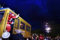 O ponto mais alto da programação do Natal dos Sonhos do Nova Brasília, desta segunda-feira (05/12), foi a chegada do Papai Noel de Trem. - Fotografo: Mauro Artur Schlieck - Data: 06/12/2011