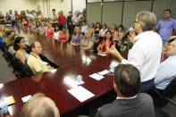 O repasse de R$ 1 milhão, proveniente de economias do Legislativo para a Univille, foi realizado por meio da Secretaria Municipal de Educação, na manhã desta terça-feira (24/01), na sala do colegiado. - Fotografo: Kátia Nascimento - Data: 24/01/2012