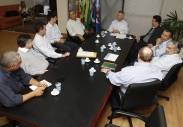Prefeito Udo Döhler e  vice governador Eduardo Pinho Moreira durante reunião com secretários de saúde do estado, Dalmo Claro de Oliveira e do município, Armando Pereira - Fotografo: Jaksson Zanco - Data: 14/01/2013