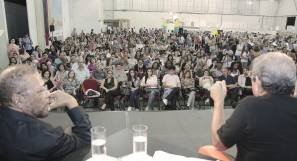 “A PROSA E O VERSO” subiram ao palco da 9ª edição da Feira do Livro de Joinville acompanhda do escritor Martinho da Vila - Fotografo: Mauro Artur Schlieck - Data: 14/04/2012