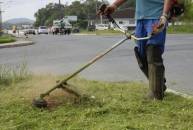 roçada e limpeza na avenida marques de olinda no costa e silva - Fotografo: Phelippe Jose - Data: 28/01/2014