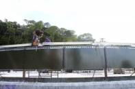 O prefeito em exercício, Ingo Butzke, visitou na manhã desta sexta-feira (13/01) várias obras em andamento. Entre elas a construção do Reservatório de Água no Morro do Finder - Fotografo: Kátia Nascimento - Data: 13/01/2012