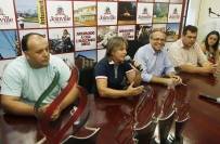 O prefeito Carlito Merss recebeu na tarde desta quarta-feira (28/11), na Sala do Colegiado, a delegação joinvilense campeã do Parajasc 2012 realizado em Brusque. A equipe veio compartilhar o título de bicampeão - Fotografo: Kátia Nascimento - Data: 28/11/2012