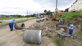 Subprefeitura Sudeste realiza drenagem na rua Dos Ciprestes - Fotografo: Rogerio da Silva - Data: 28/05/2015