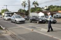 Ittran intensifica fiscalização nos corredores de ônibus - Fotografo: Rogerio da Silva - Data: 17/01/2014