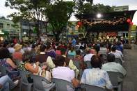  Oito apresentações de Terno de Reis marcaram o encerramento do Natal dos Sonhos, na praça Nereu Ramos, nessa sexta-feira (6/1). Cerca de 400 pessoas assistiram as apresentações dos sete grupos participantes do festejo.  - Fotografo: Kátia Nascimento - Data: 06/01/2012
