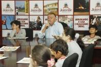 Alunos da Escola Municipal Prefeito Geraldo Wetzel visitaram o Colegiado da Prefeitura Municipal, nesta quarta-feira (25/10), e conversaram com o vice-prefeito Ingo Butzke. - Fotografo: Kátia Nascimento - Data: 25/10/2012