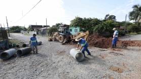 Subprefeitura Oeste realiza drenagem na rua Pastor Lioeses Domiciliano - Fotografo: Rogerio da Silva - Data: 16/03/2015