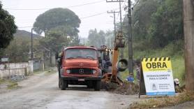 Subprefeitura de Pirabeiraba realiza drenagem na Estrada Pirabeiraba - Fotografo: Rogerio da Silva - Data: 06/07/2015