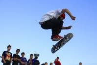 A pista de Skate mais moderna do Brasil permite manobras pra lá de radicais. O público aproveita cada lance. - Fotografo: Mauro Artur Schlieck - Data: 06/11/2011