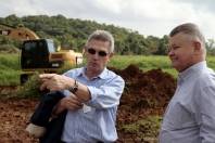 Prefeito Udo Döhler, secretário da SEINFRA Romualdo França e o presidente da águas de joinville Nelson Possamai em visita as obras do ETE do Jarivatuba - Fotografo: Rogerio da Silva - Data: 04/06/2013