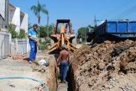 A Prefeitura continua os trabalhos de prevenção de alagamentos. Esta semana os serviços se concentram na drenagem da rua João Venâncio, no Jardim Sofia, onde 450 tubos estão sendo implantados.  - Fotografo: Ruy Ferrari / Secom - Data: 22/03/2012