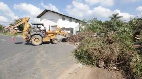Subprefeitura Sudeste realiza limpeza na Avenida Alvino Hansen - Fotografo: Rogerio da Silva - Data: 10/02/2015