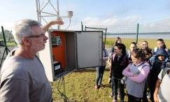 Visita da Defesa Civil ao Iate Clube onde foi feita apresentação da estação meteorológica para os alunos da Escola Municipal Thereza Mazolli  - Fotografo: Rogerio da Silva - Data: 21/05/2015