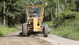 Subprefeitura de Pirabeiraba realiza ensaibramento e patrolamento na Estrada Rio da Prata - Fotografo: Rogerio da Silva - Data: 13/05/2015