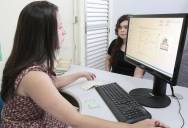 Thainá Cristhina, de 15 anos, foi a primeira moradora a fazer a Carteira de Trabalho na Subprefeitura de Pirabeiraba - Fotografo: Jacksson Zanco / Secom - Data: 11/02/2016