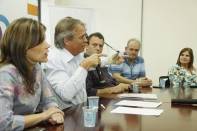 Hoje (3/11), na coletiva de imprensa, o prefeito Carlito anunciou três novidades: Joinville terá usina de tratamento térmico de lixo; deve ser sede na América Latina do Centro de Moagem da Bühler e determinou que empresas permissionárias do transporte coletivo  comprem 16 ônibus da Busscar - Fotografo: Kátia Nascimento - Data: 03/11/2011