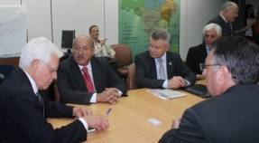 Encontro da comitiva catarinense liderada pelo senador Luiz Henrique da Silveira junto ao Ministro da Aviação - Fotografo: Arthur Huggen - Data: 03/04/2013